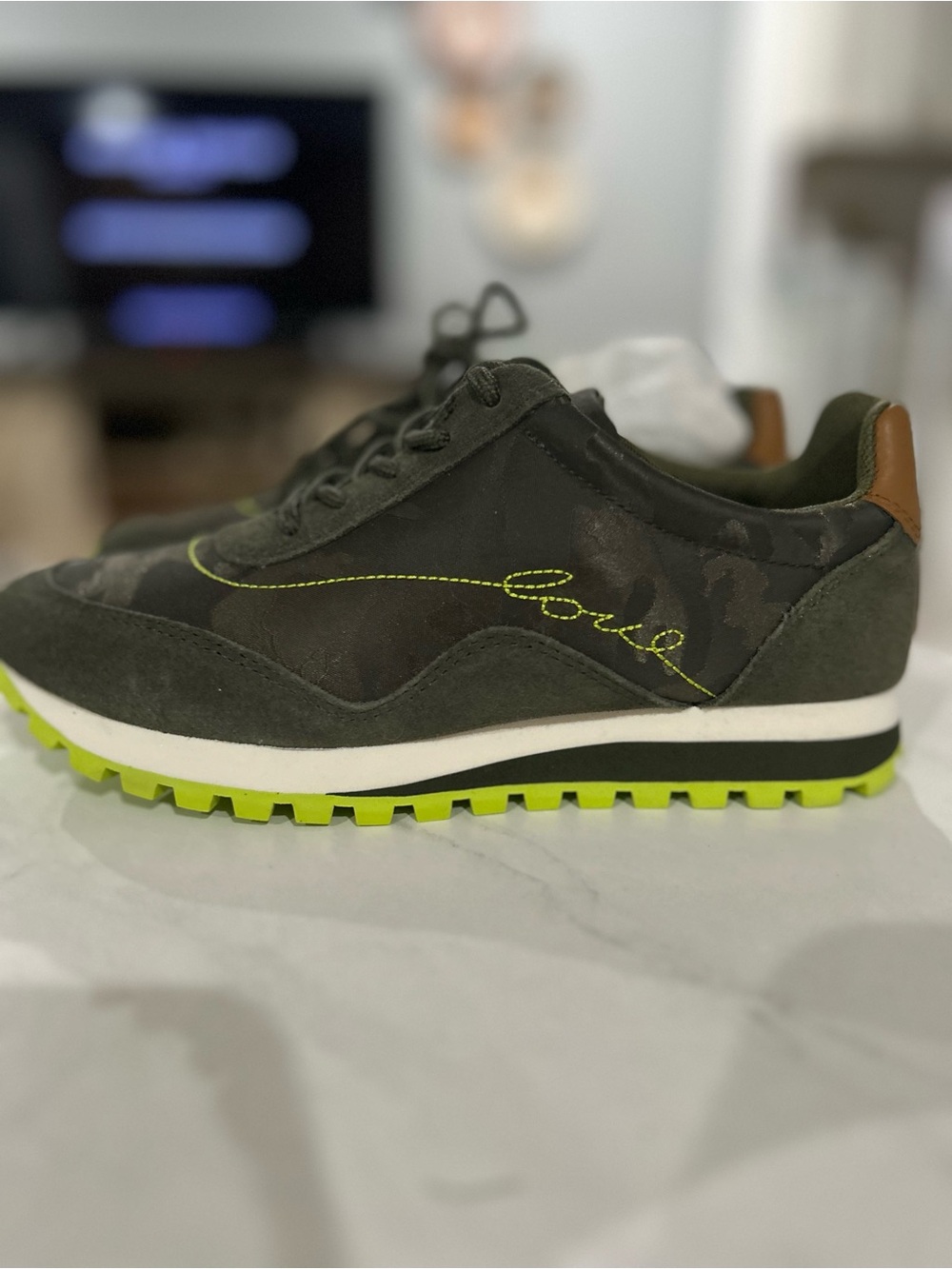 Women’s 5.5 Ellen Degeneres Camo ‘love’ shoes with box
